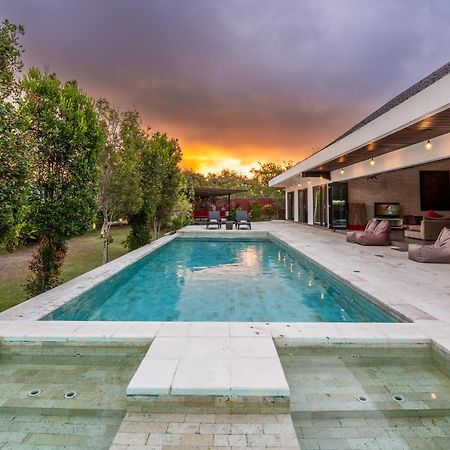 บูทิก วิลลา โดเรแทนธ์ Villa อูงาซัน ภายนอก รูปภาพ